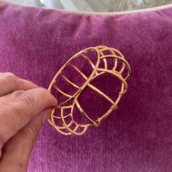 NWOT Nest Jewelry Gold Cage Bangle Bracelet - Picture 2 of 3